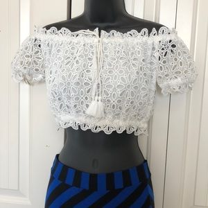 Eyelet adorable crop top NWT